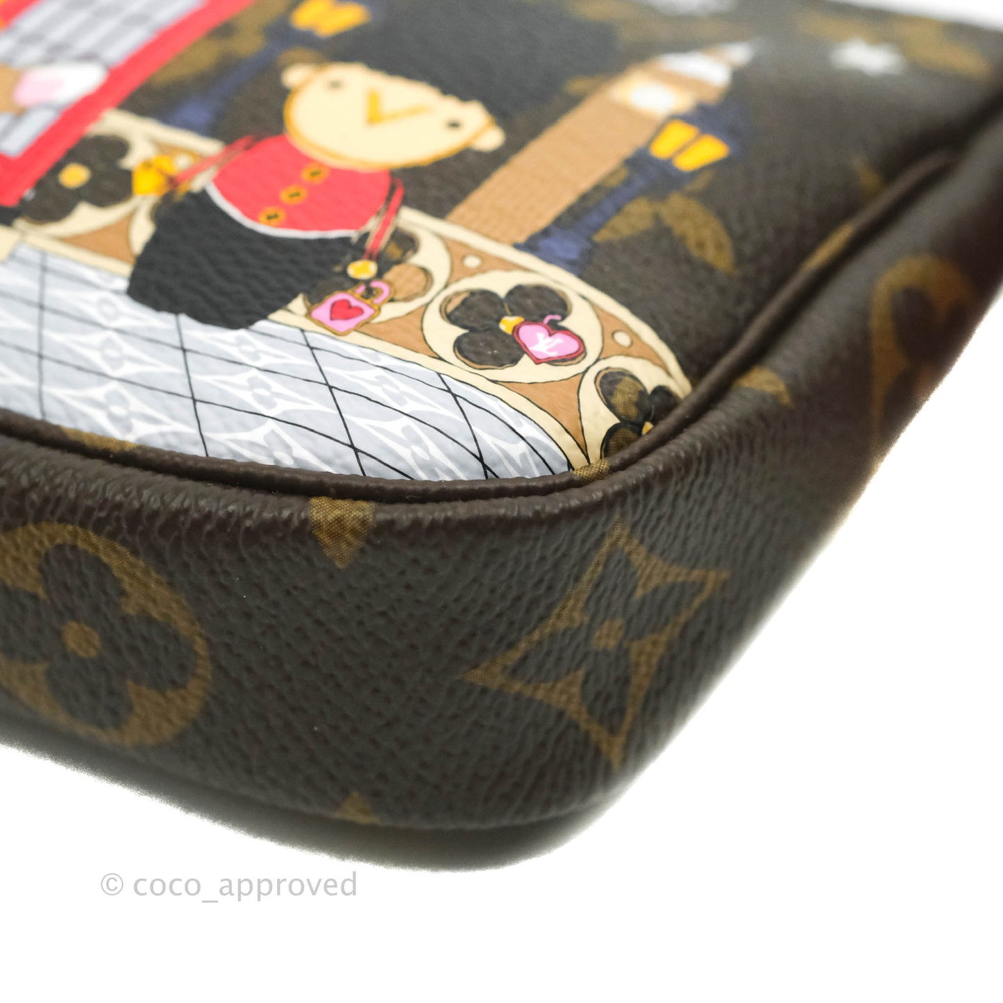 Louis Vuitton Mini Pochette Accessories⁣ Monogram Christmas London Edition 2021