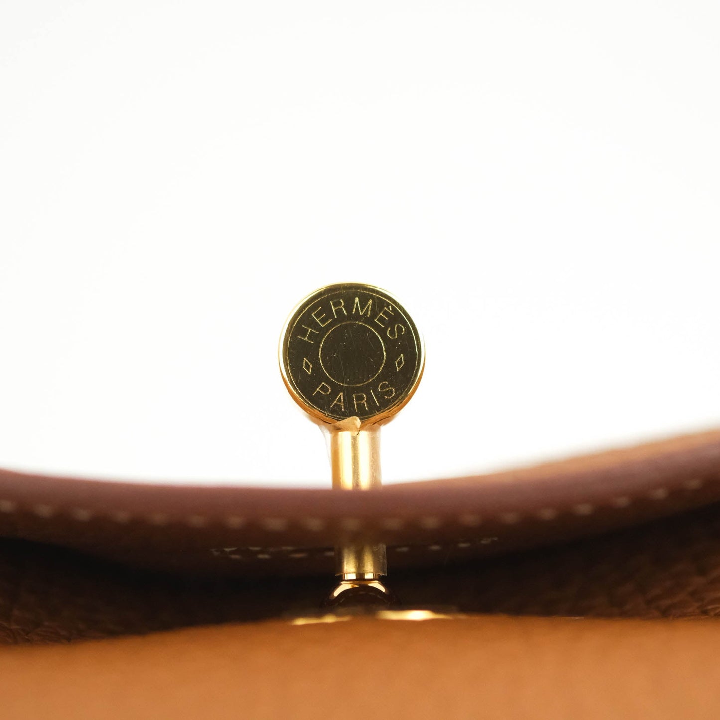 Hermès Lindy 26 Taurillon Clemence Gold Gold Hardware