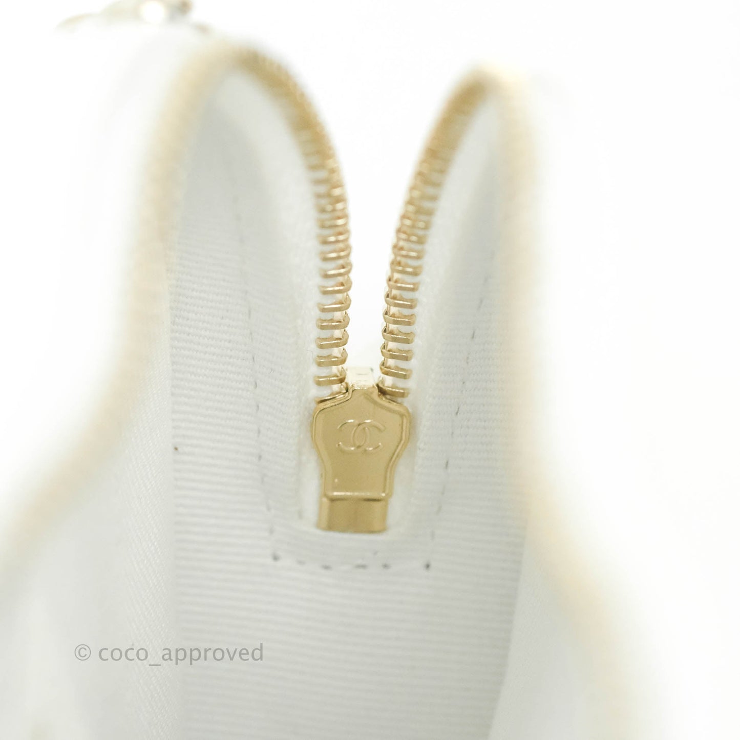 Chanel Small Heart Bag White Lambskin Gold Hardware 22S