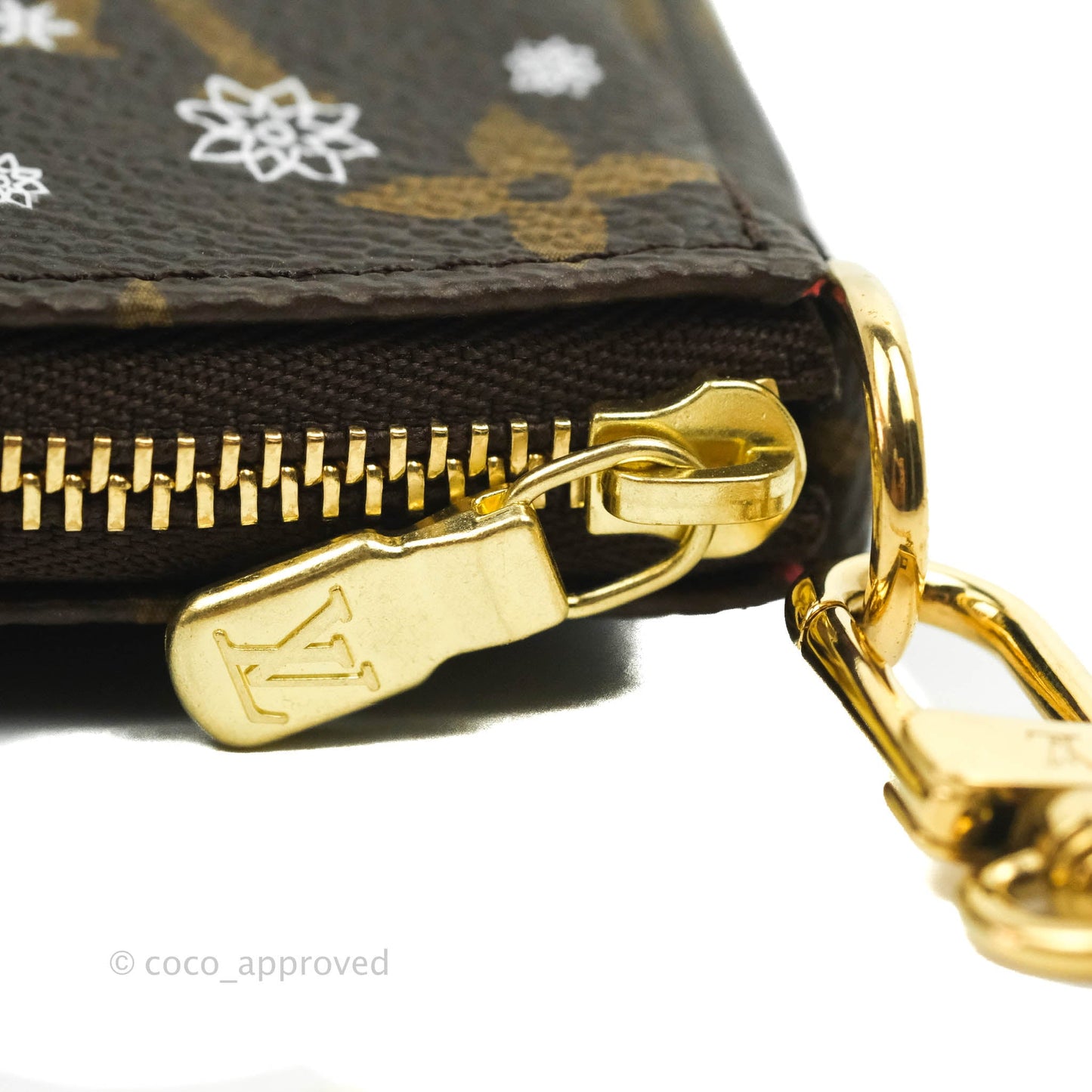 Louis Vuitton Mini Pochette Accessories⁣ Monogram Christmas London Edition 2021