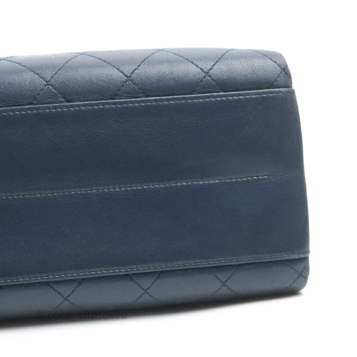 Chanel Flat Quilted Coco Luxe Large Shopping Bag Navy Aged Gold Hardware 18P