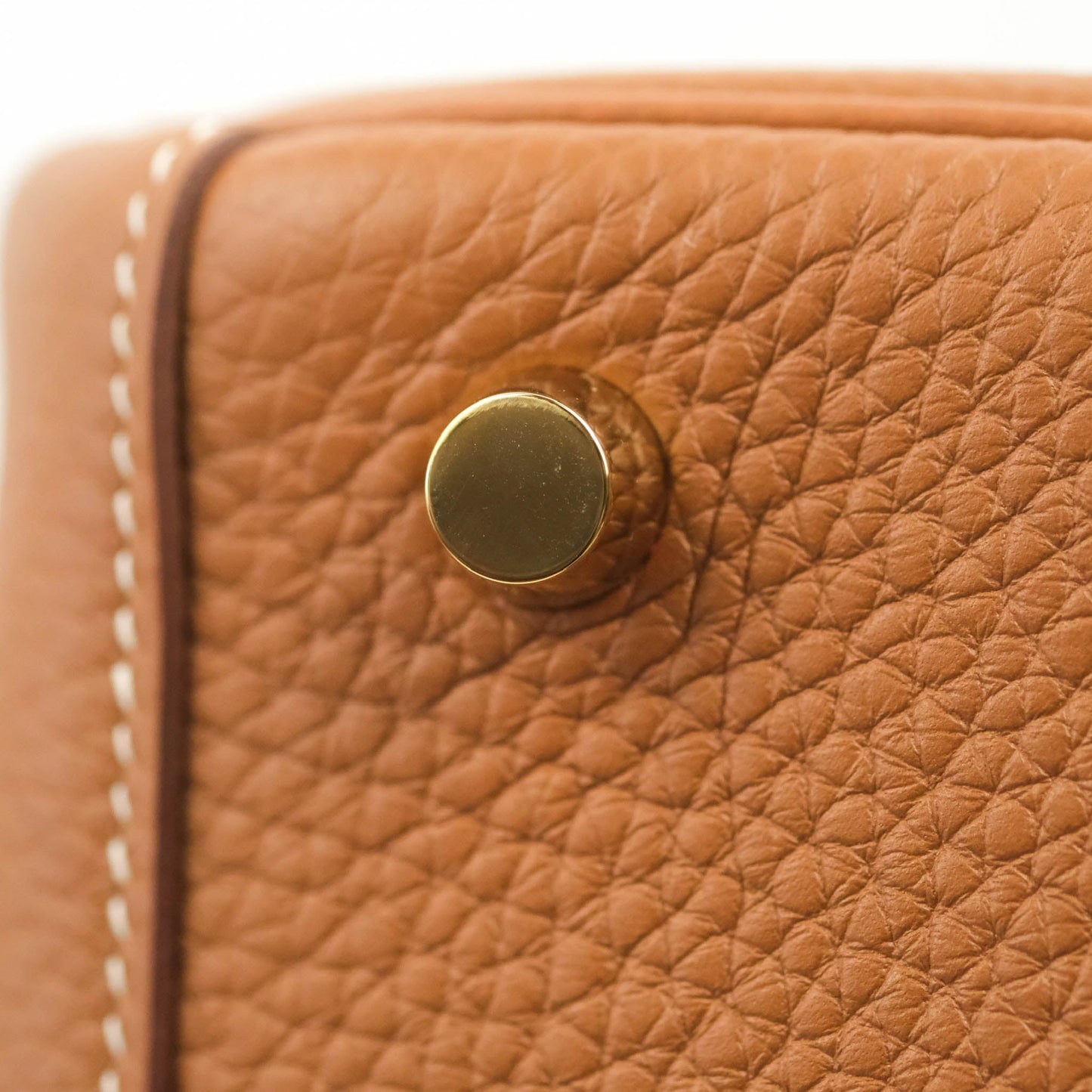 Hermès Lindy 26 Taurillon Clemence Gold Gold Hardware