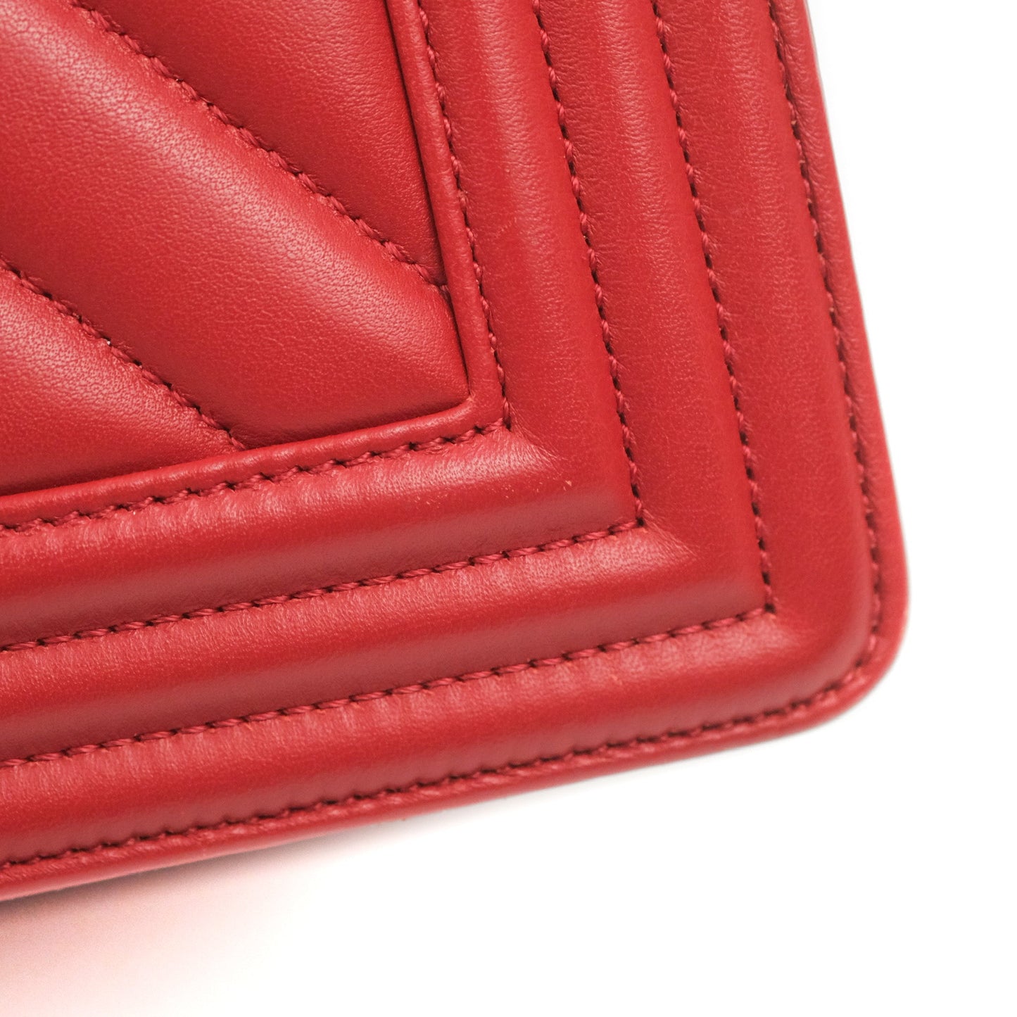 Chanel Medium Boy Chevron Red Calfskin Ruthenium Hardware