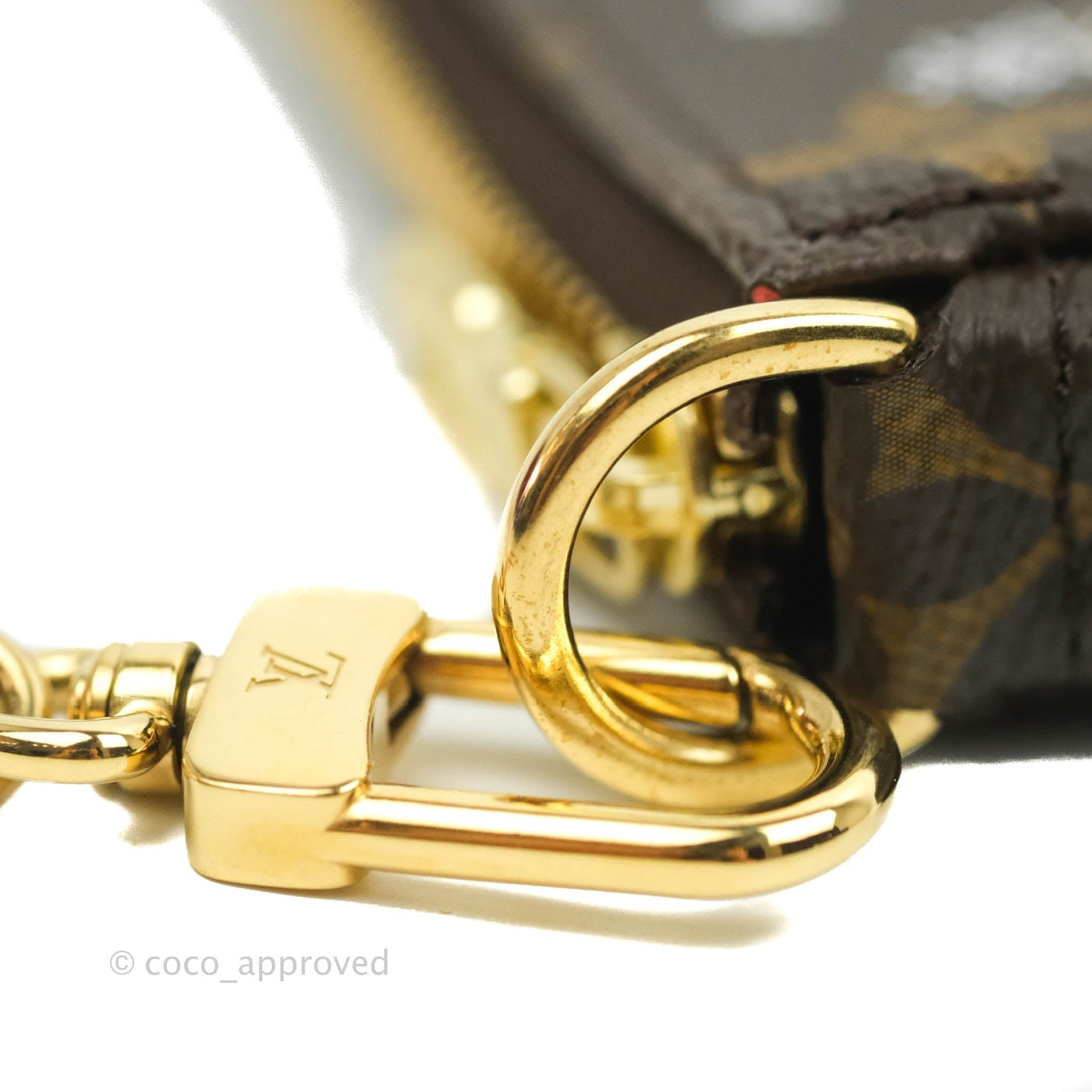 Louis Vuitton Mini Pochette Accessories⁣ Monogram Christmas London Edition 2021