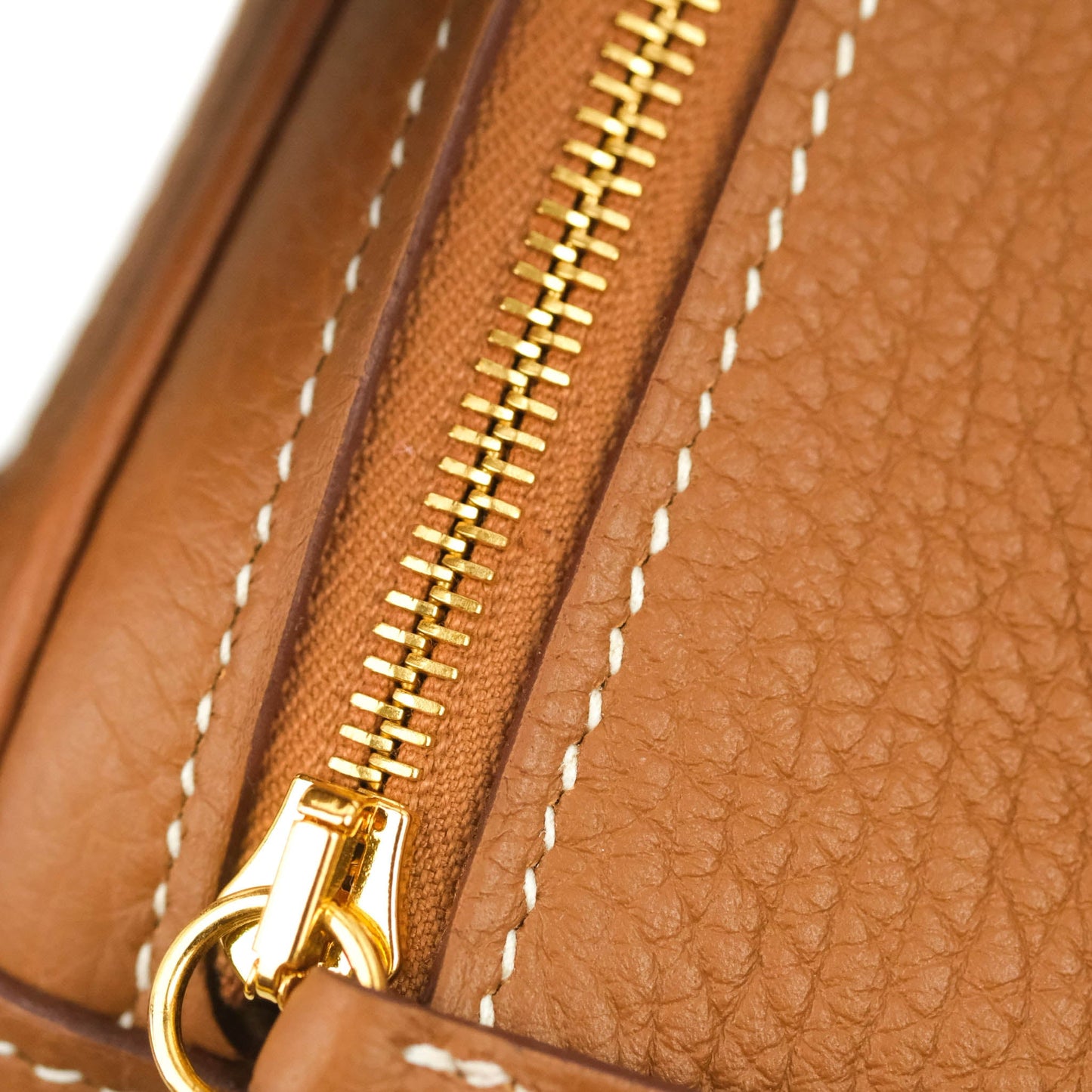 Hermès Lindy 26 Taurillon Clemence Gold Gold Hardware