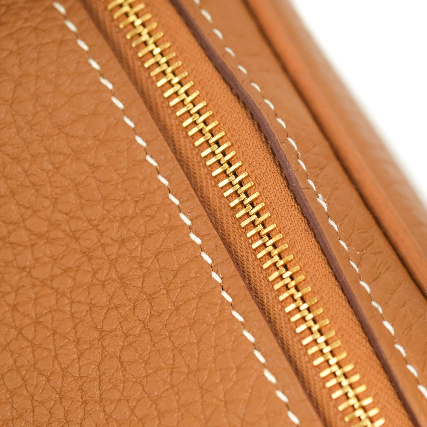 Hermès Lindy 26 Taurillon Clemence Gold Gold Hardware