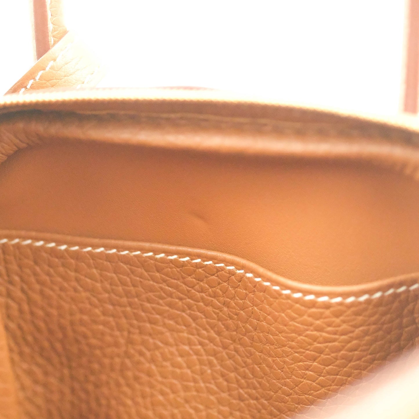 Hermès Lindy 26 Taurillon Clemence Gold Gold Hardware