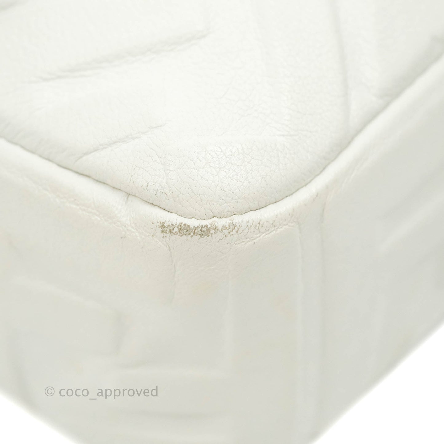 Fendi Medium Baguette Bag White Calfskin Gold Hardware