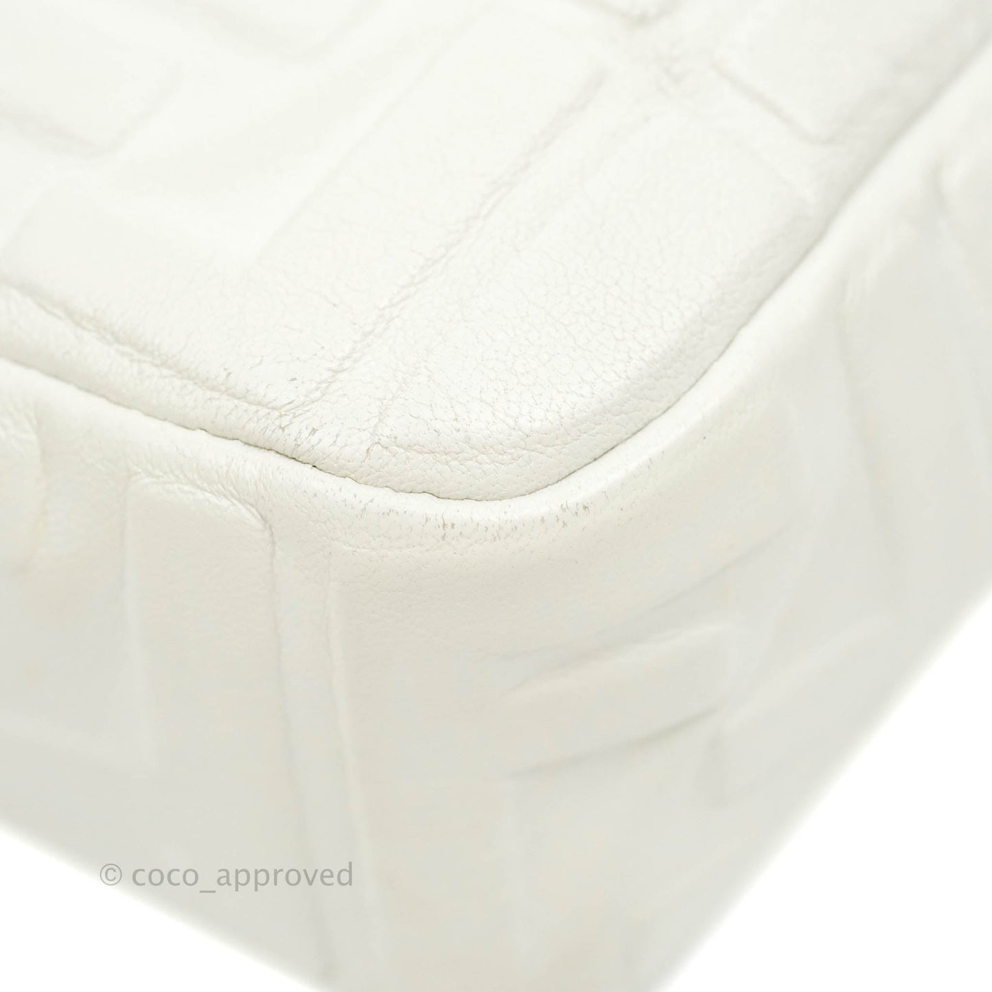 Fendi Medium Baguette Bag White Calfskin Gold Hardware