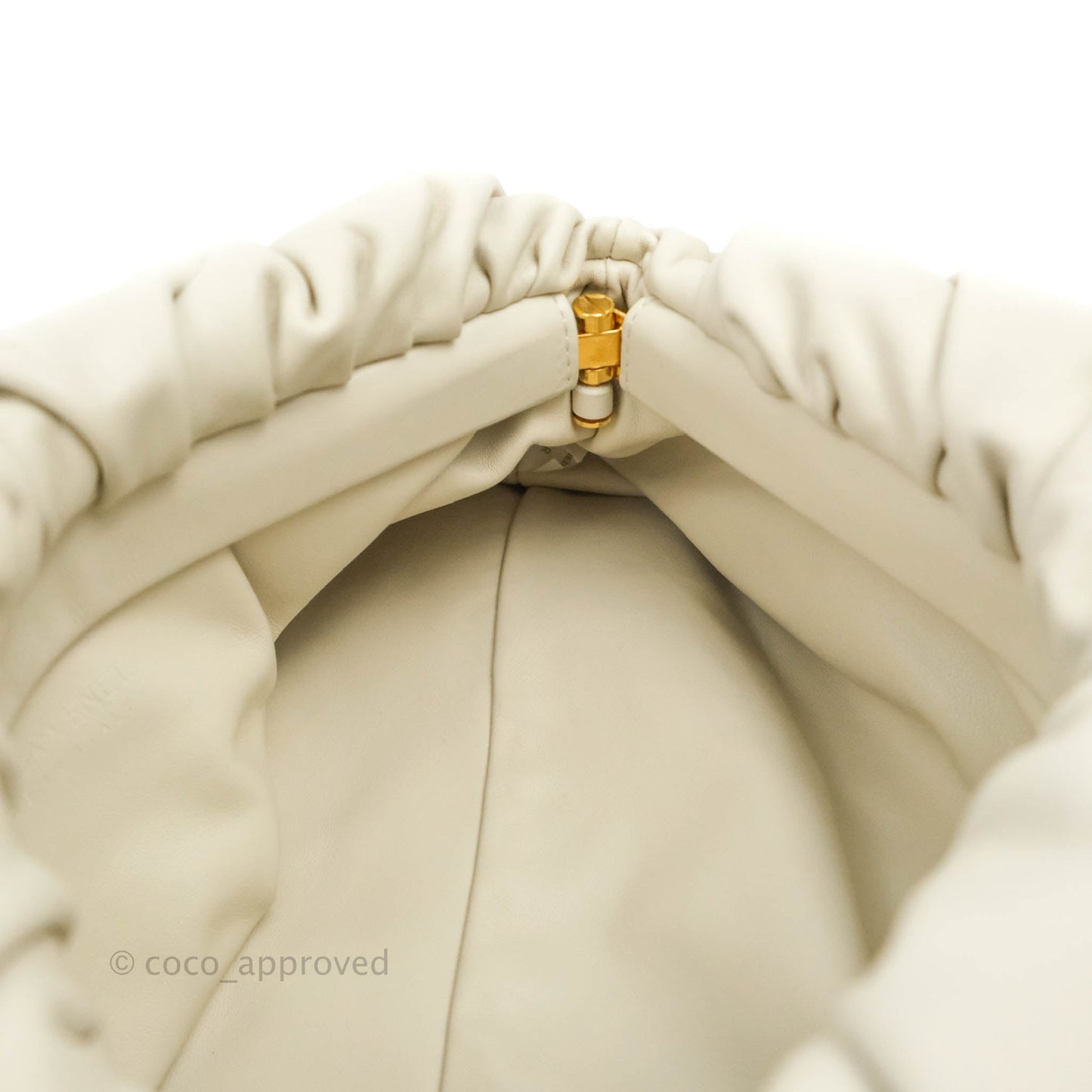 Bottega Veneta Chain Pouch in Plaster Calfskin