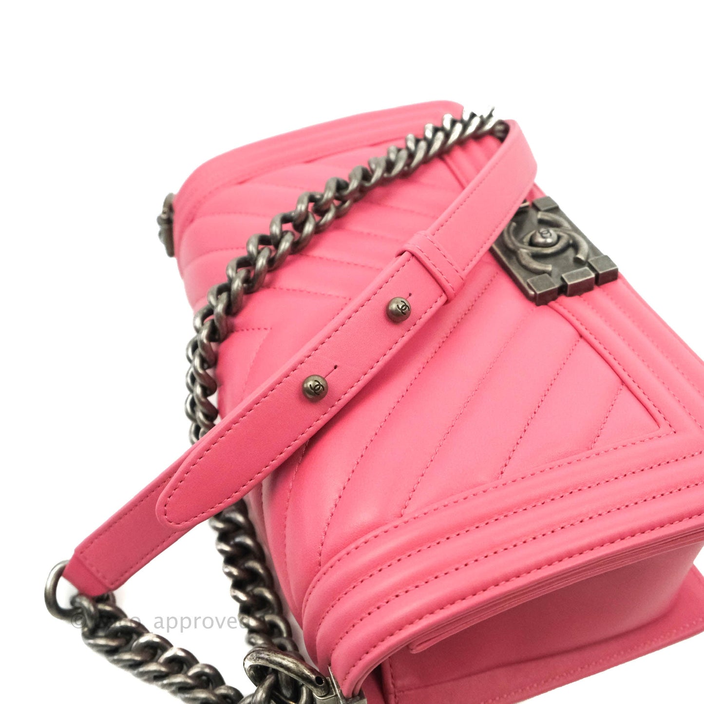 Chanel Medium Boy Chevron Pink Calfskin Ruthenium Hardware