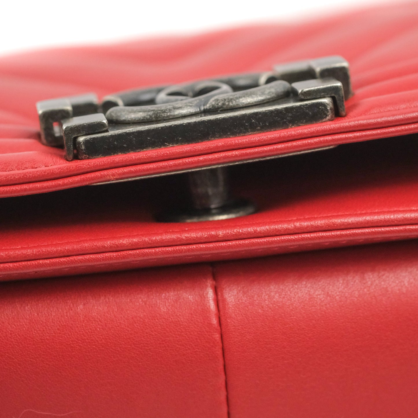 Chanel Medium Boy Chevron Red Calfskin Ruthenium Hardware