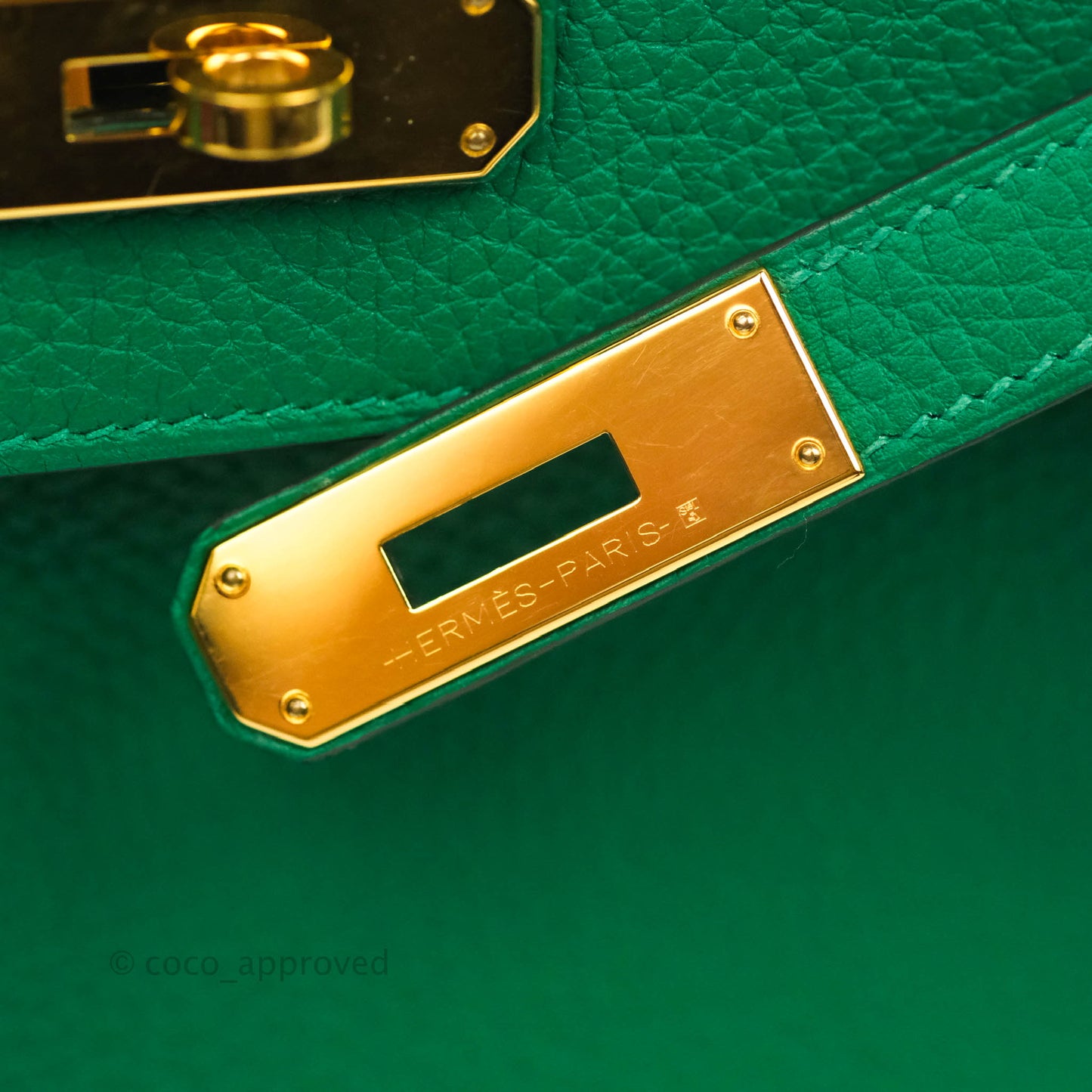 Hermès Retourne Taurillon Kelly 28 Vert Vertigo Clemence Gold Hardware