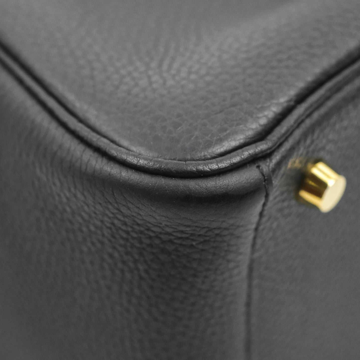 Hermès Lindy 26 Taurillion Clemence Black Gold Hardware