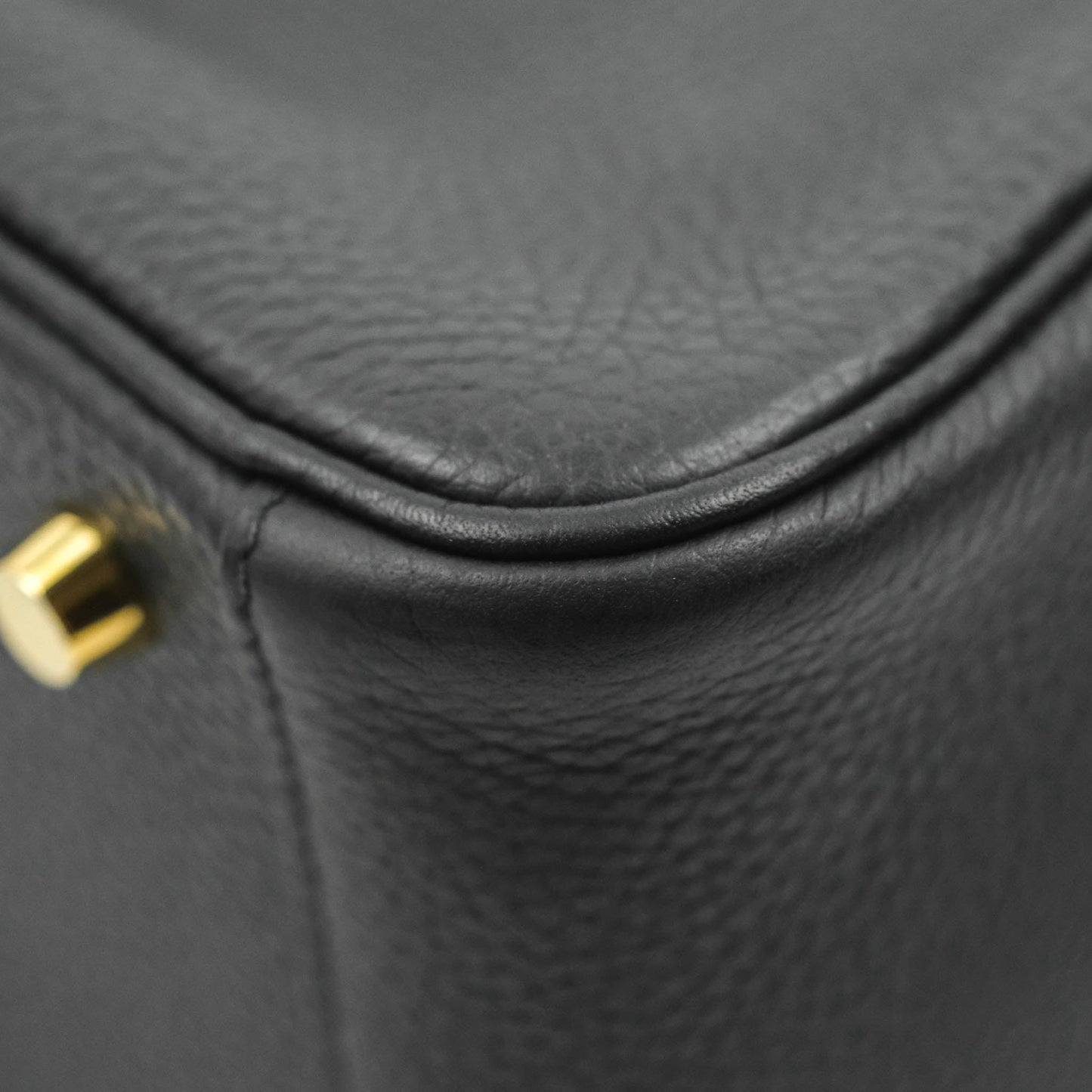 Hermès Lindy 26 Taurillion Clemence Black Gold Hardware