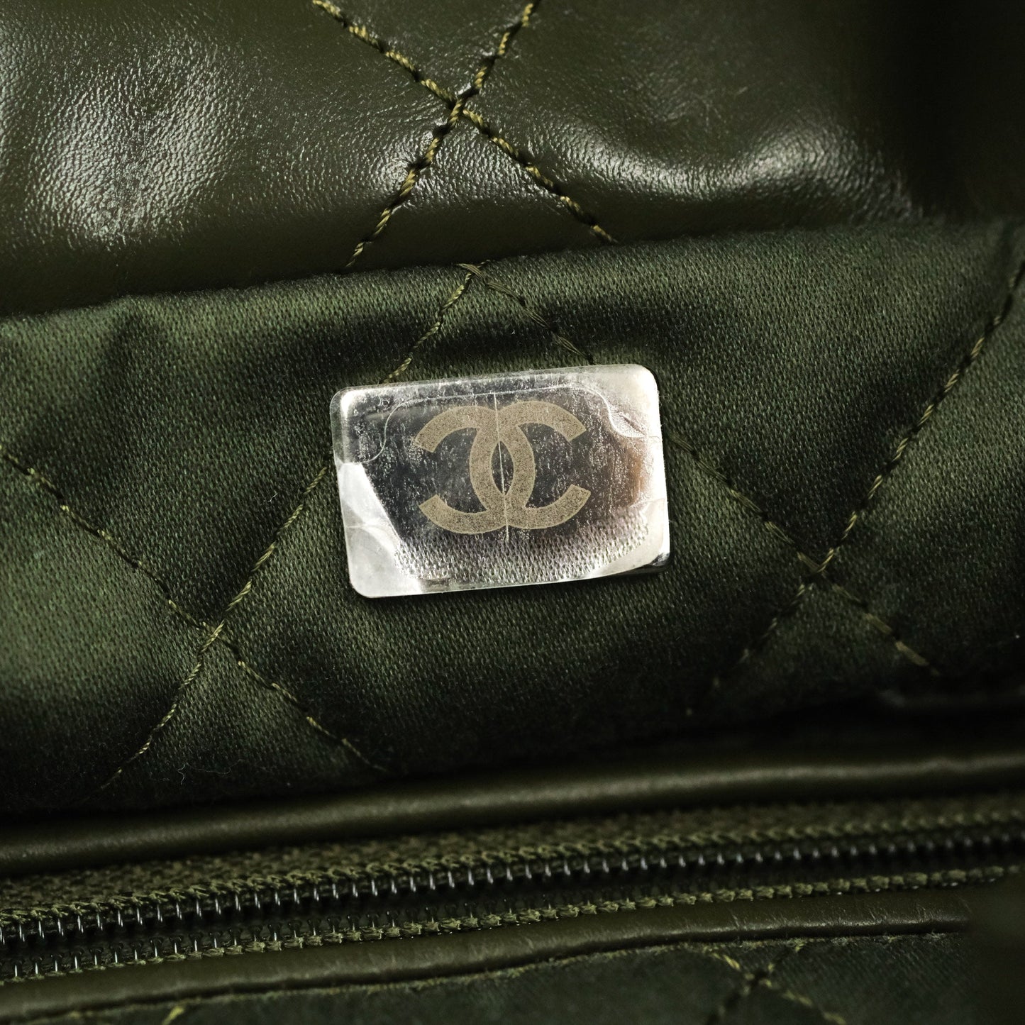 Chanel 22 Medium Army Green Shiny Calfskin Ruthenium Hardware