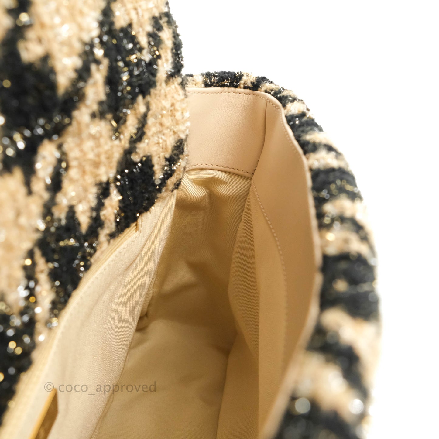 Chanel 19 Medium Tweed Houndstooth Black Beige Mixed Hardware
