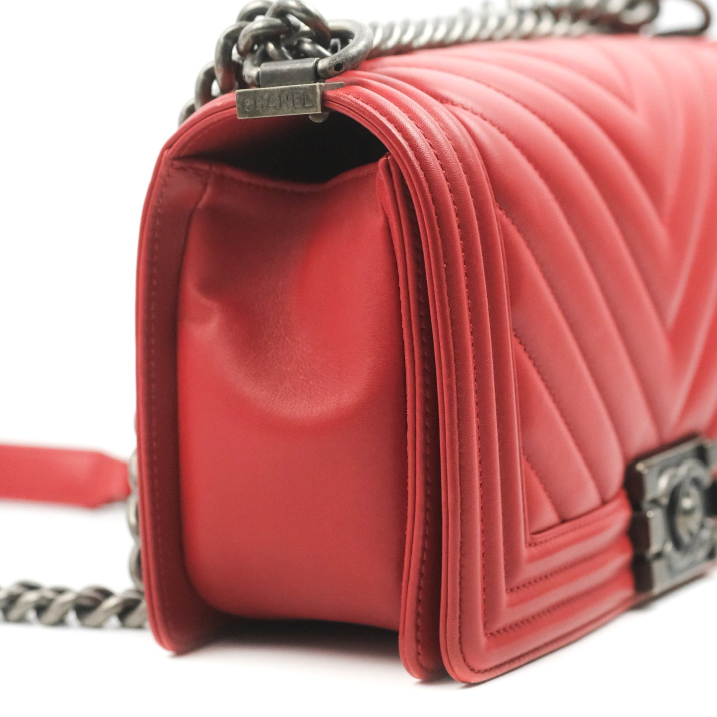 Chanel Medium Boy Chevron Red Calfskin Ruthenium Hardware