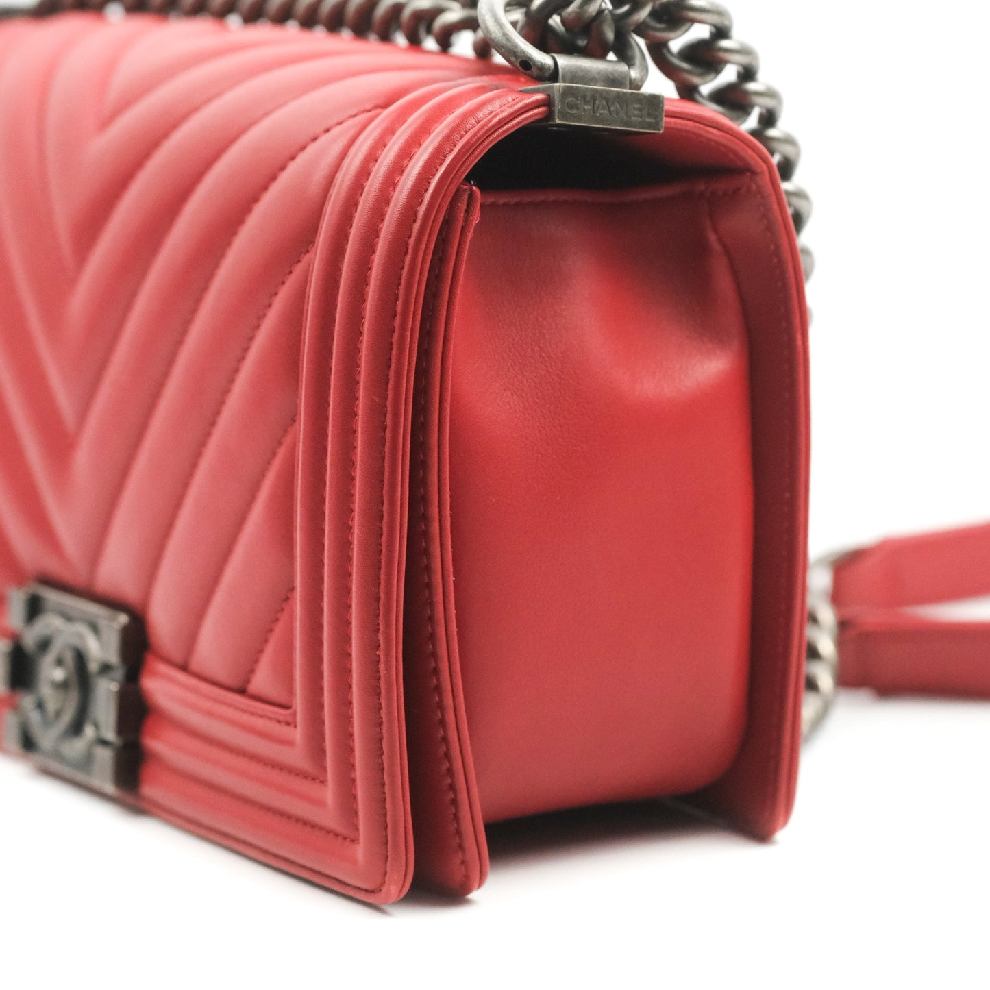 Chanel Medium Boy Chevron Red Calfskin Ruthenium Hardware
