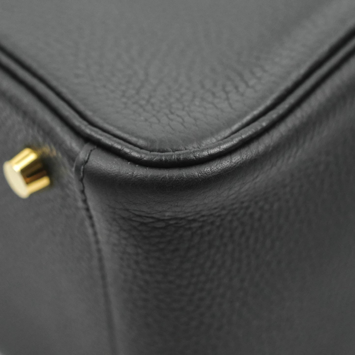 Hermès Lindy 26 Taurillion Clemence Black Gold Hardware