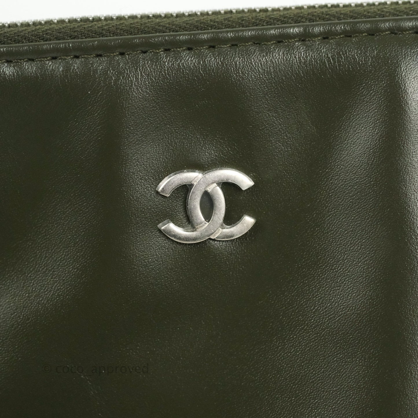Chanel 22 Medium Army Green Shiny Calfskin Ruthenium Hardware