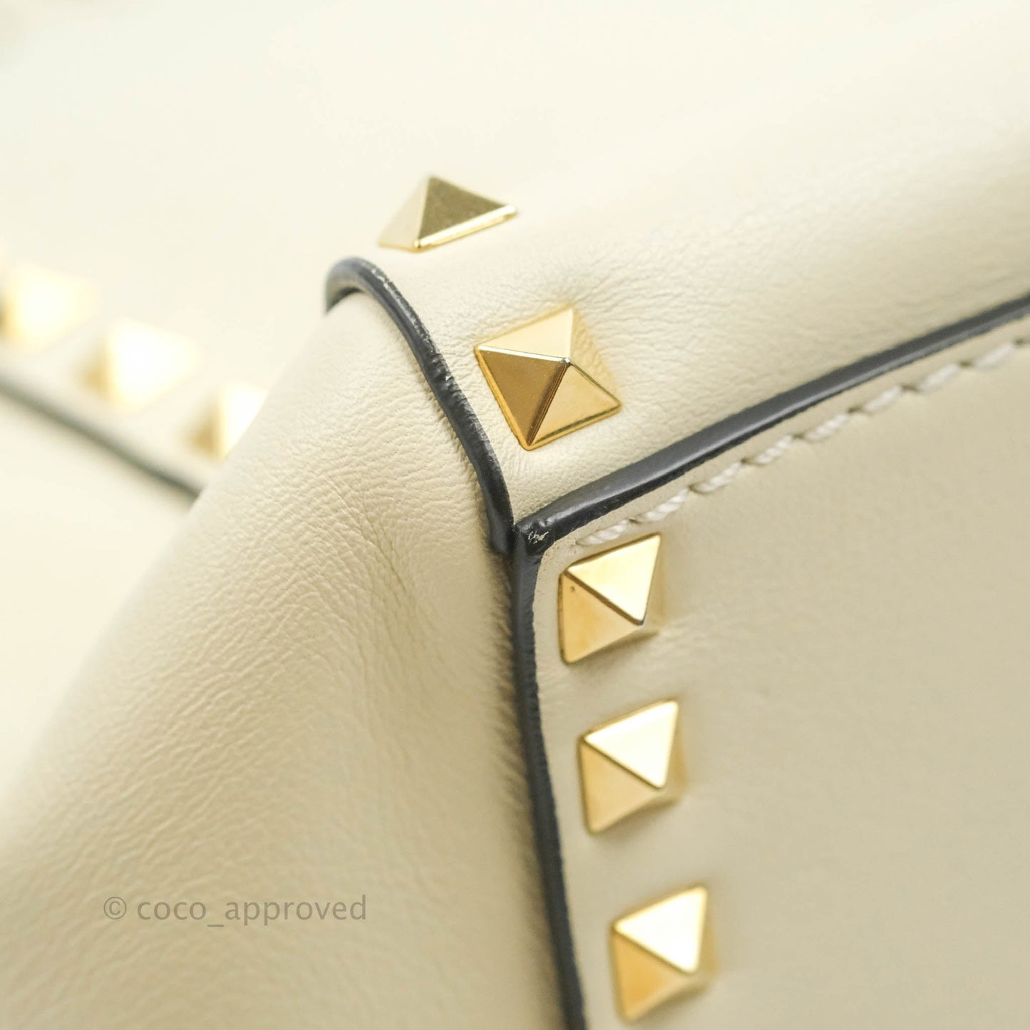 Valentino Garavani Rockstud Mini Trapeze Shoulder Bag White Calfskin Gold Hardware