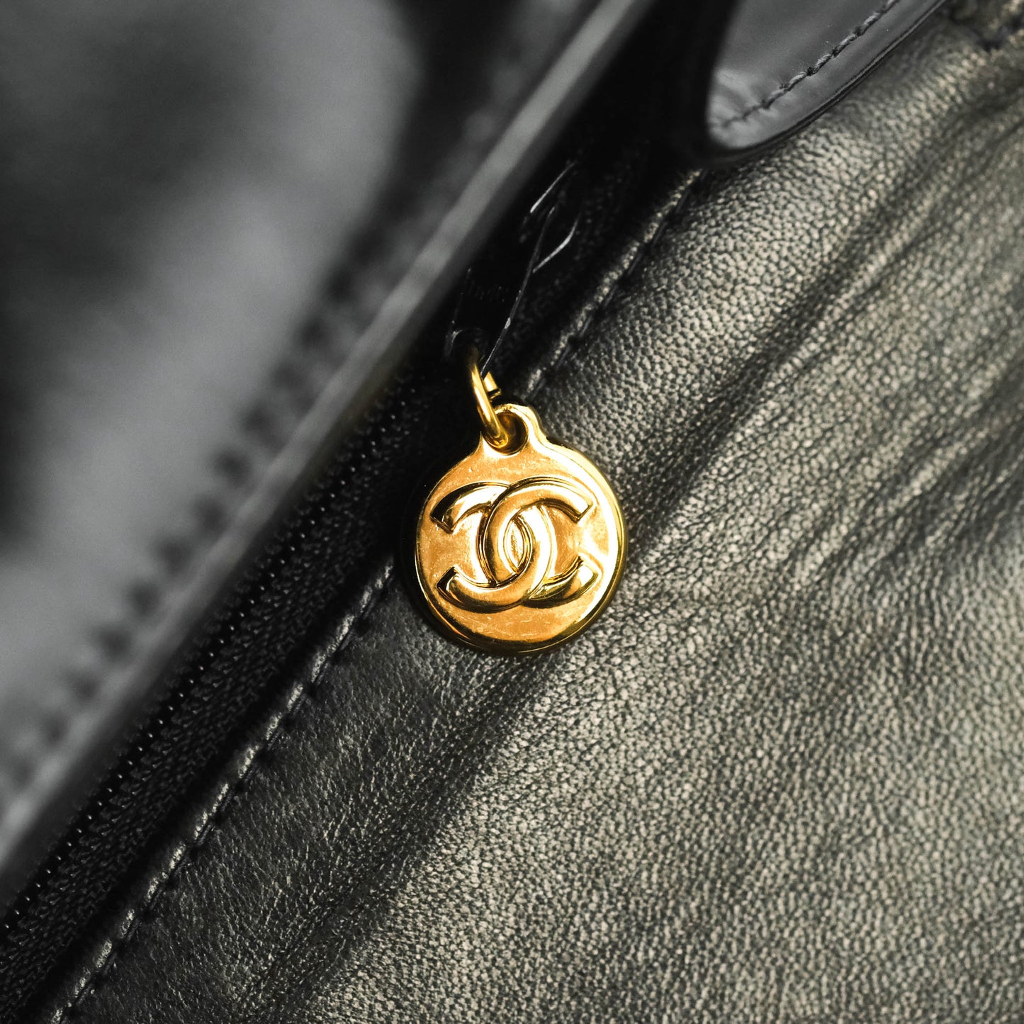 Chanel Vintage Chain Tote Bag Black Patent Gold Hardware