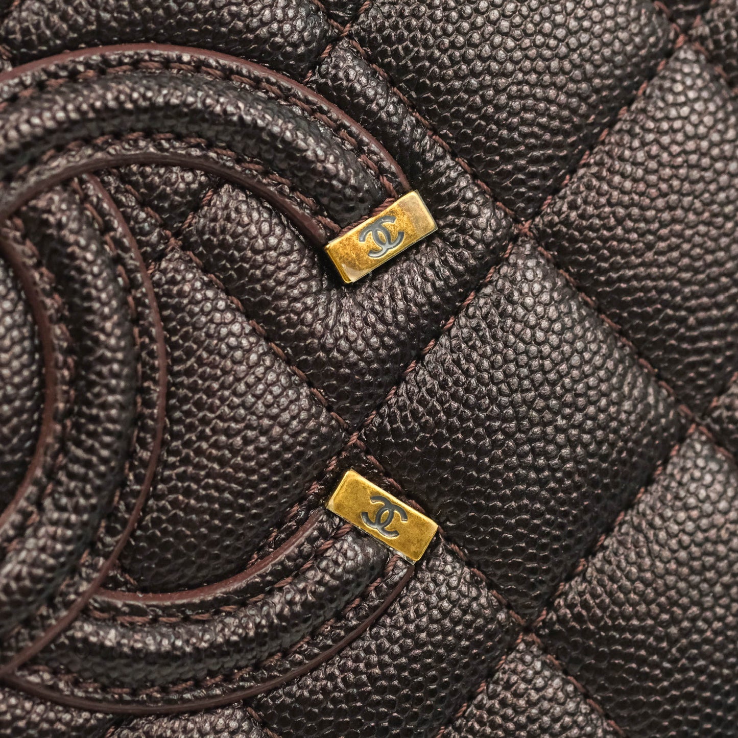 Chanel Quilted Medium CC Filigree Vanity Case Iridescent Burgundy Caviar Gold Hardware