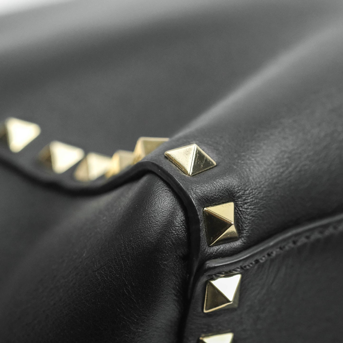 Valentino Garavani Rockstud Mini Trapeze Shoulder Bag Black Calfskin Gold Hardware