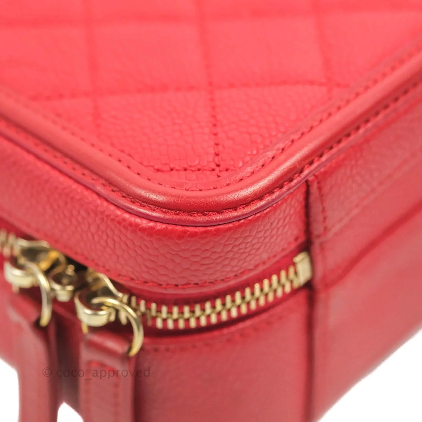 Chanel Quilted Medium CC Filigree Vanity Case Red Caviar Gold Hardware