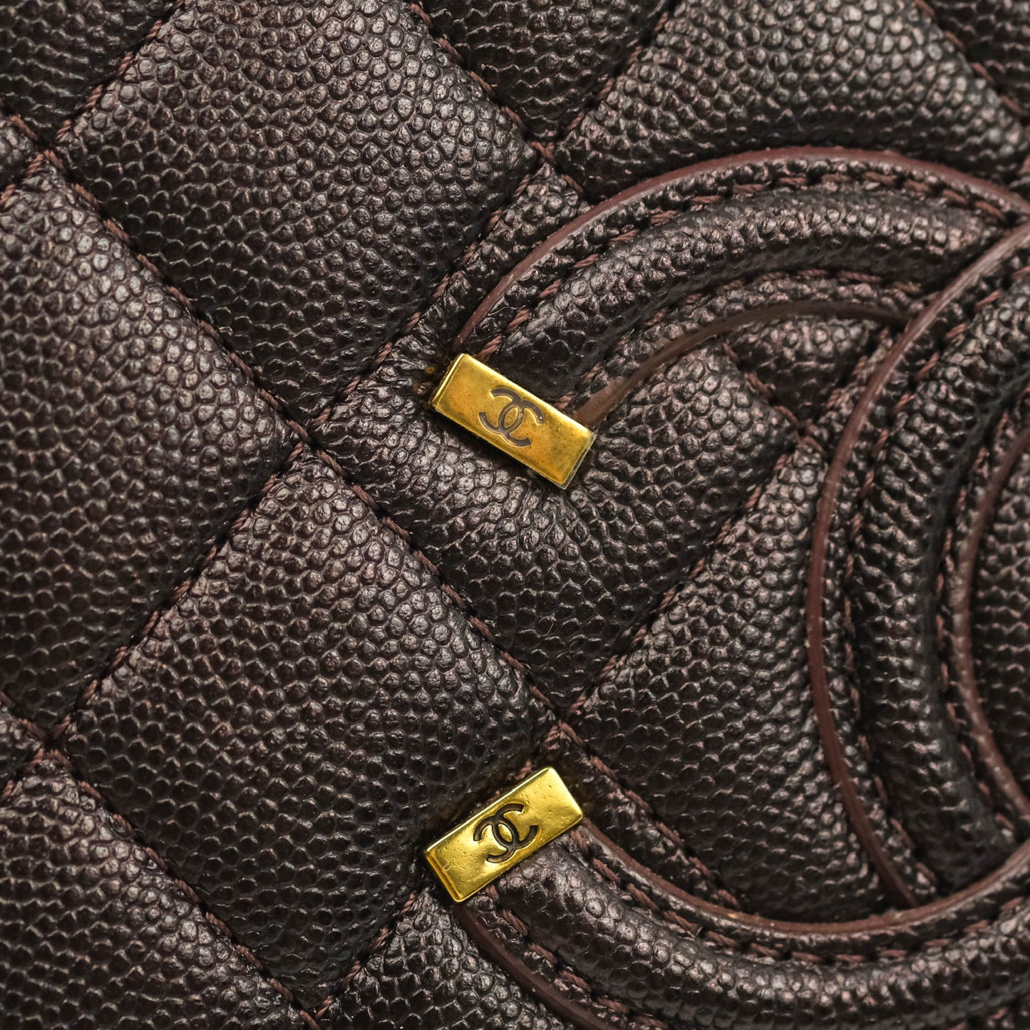Chanel Quilted Medium CC Filigree Vanity Case Iridescent Burgundy Caviar Gold Hardware