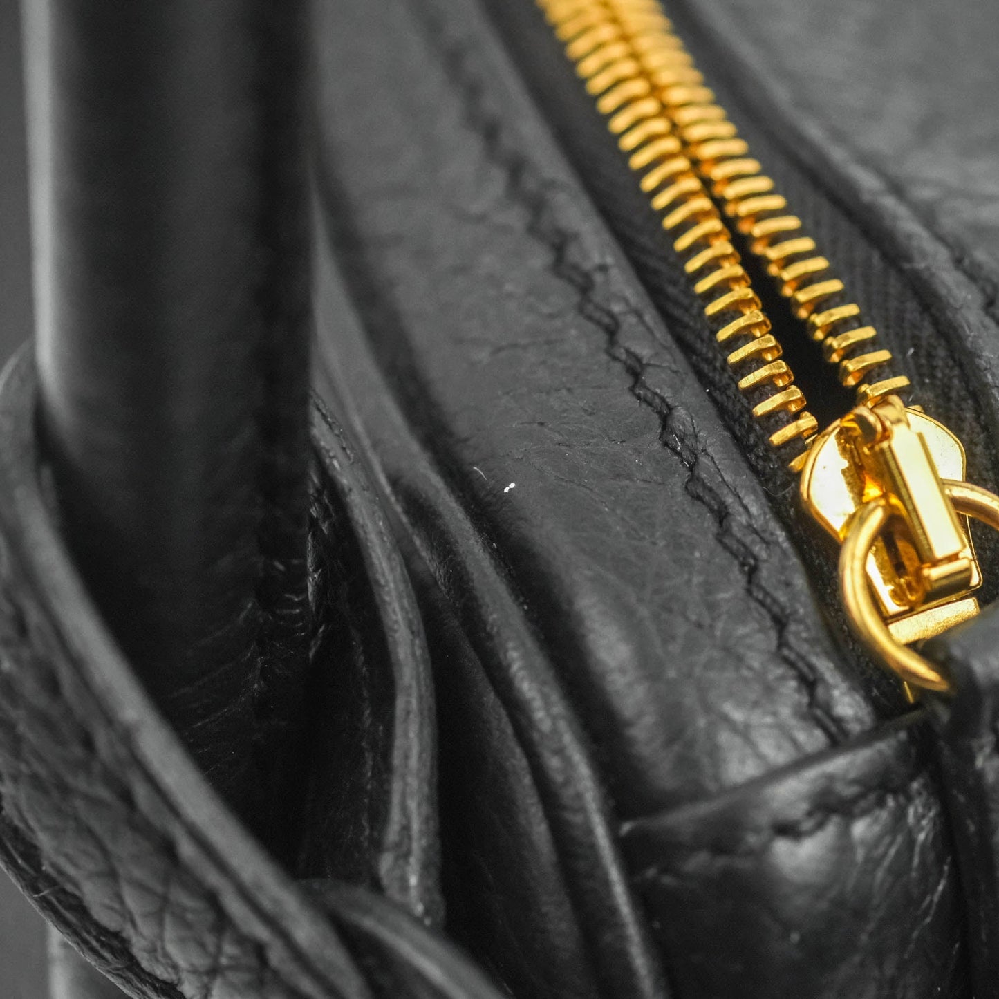 Hermès Lindy 26 Taurillion Clemence Black Gold Hardware