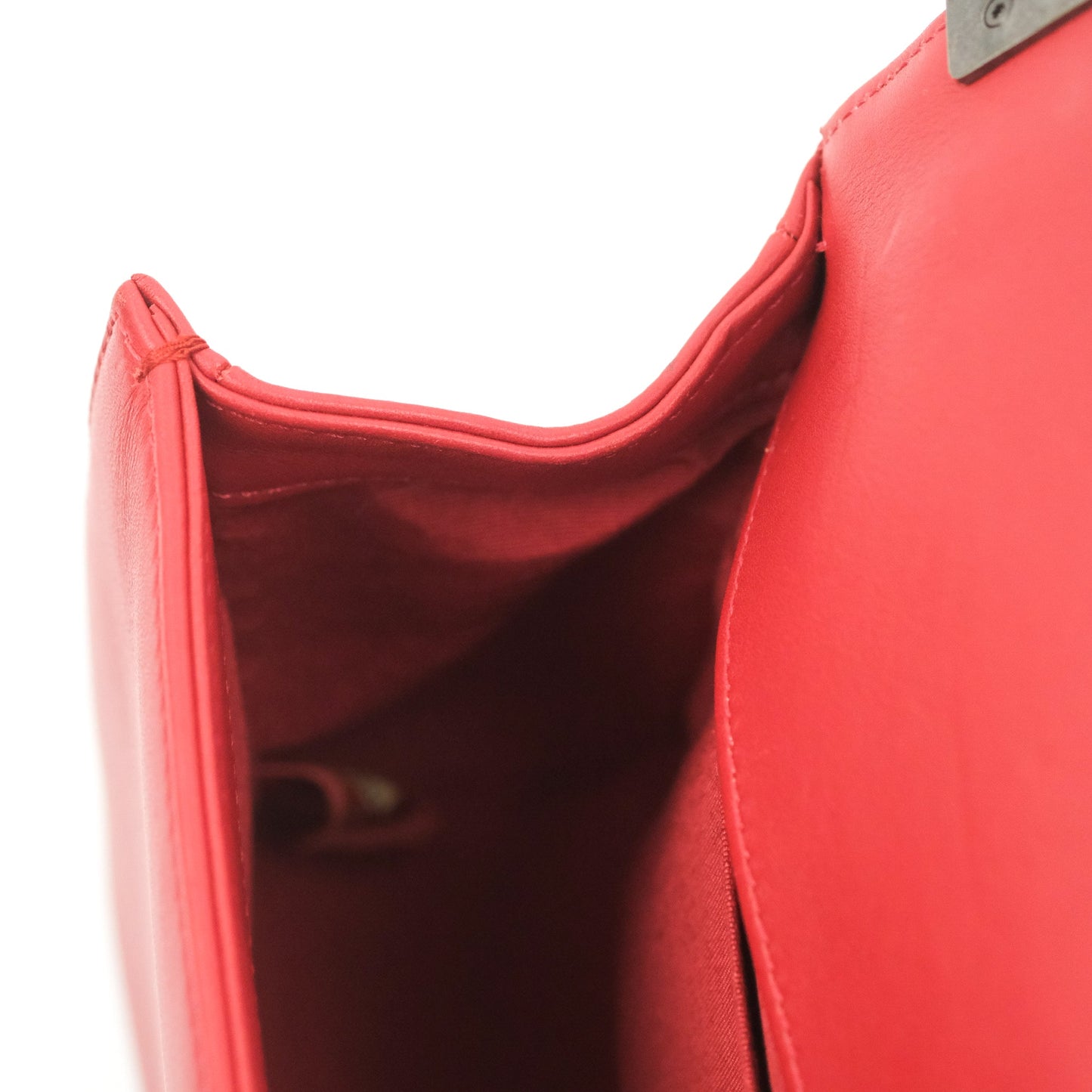 Chanel Medium Boy Chevron Red Calfskin Ruthenium Hardware