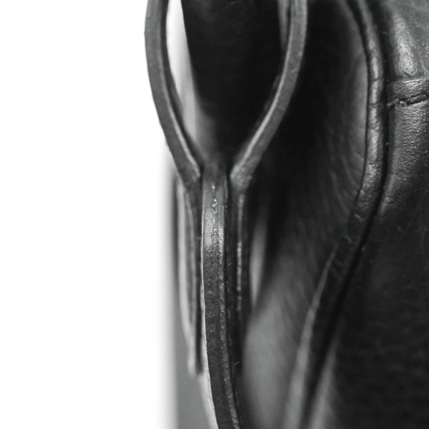 Hermès Lindy 26 Taurillion Clemence Black Gold Hardware