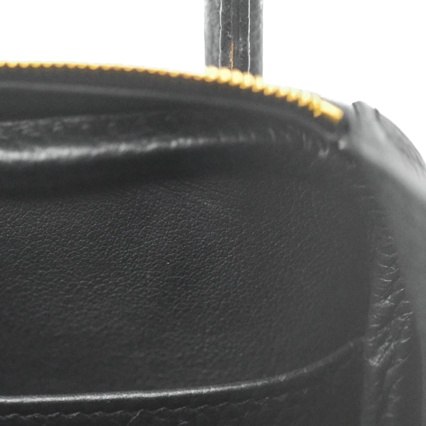 Hermès Lindy 26 Taurillion Clemence Black Gold Hardware