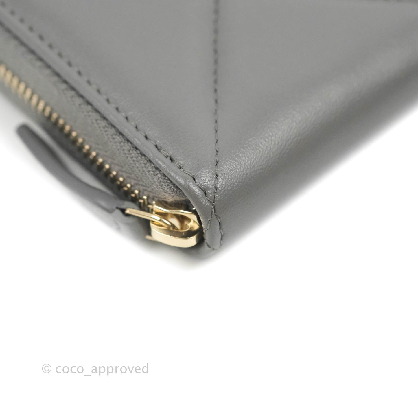 Chanel Quilted 19 Zipped Wallet Grey Lambskin
