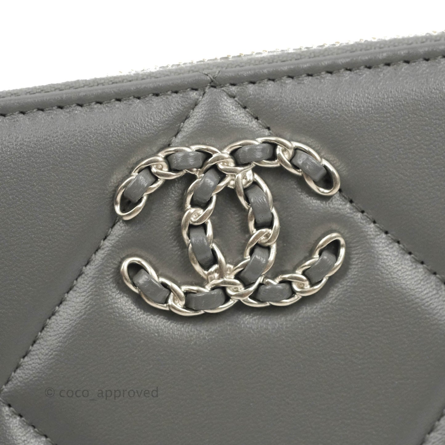 Chanel Quilted 19 Zipped Wallet Grey Lambskin