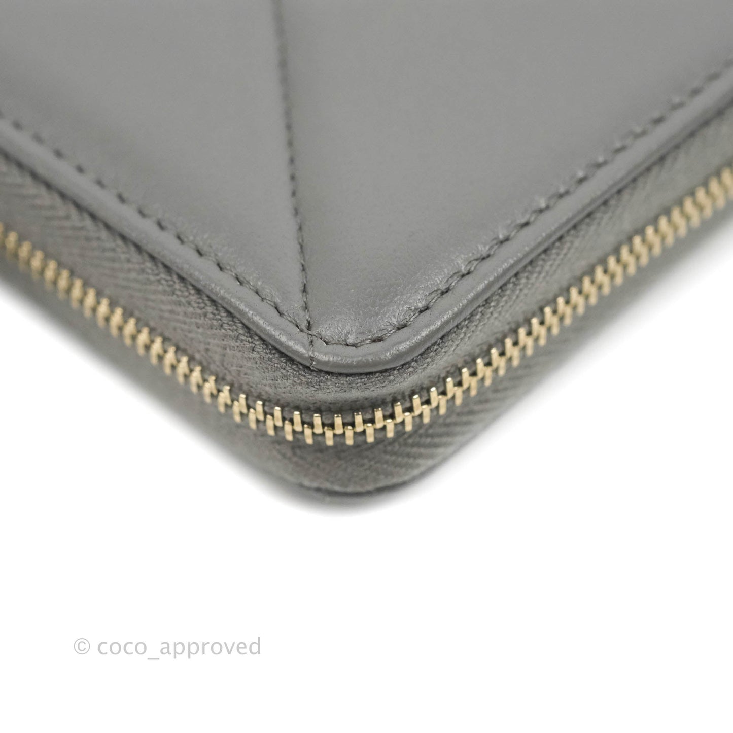 Chanel Quilted 19 Zipped Wallet Grey Lambskin