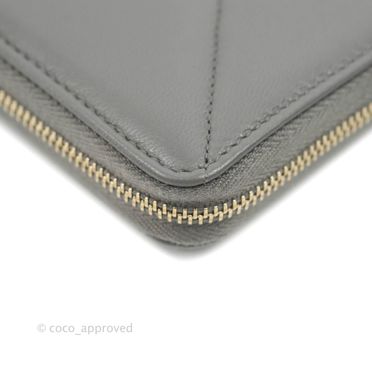 Chanel Quilted 19 Zipped Wallet Grey Lambskin
