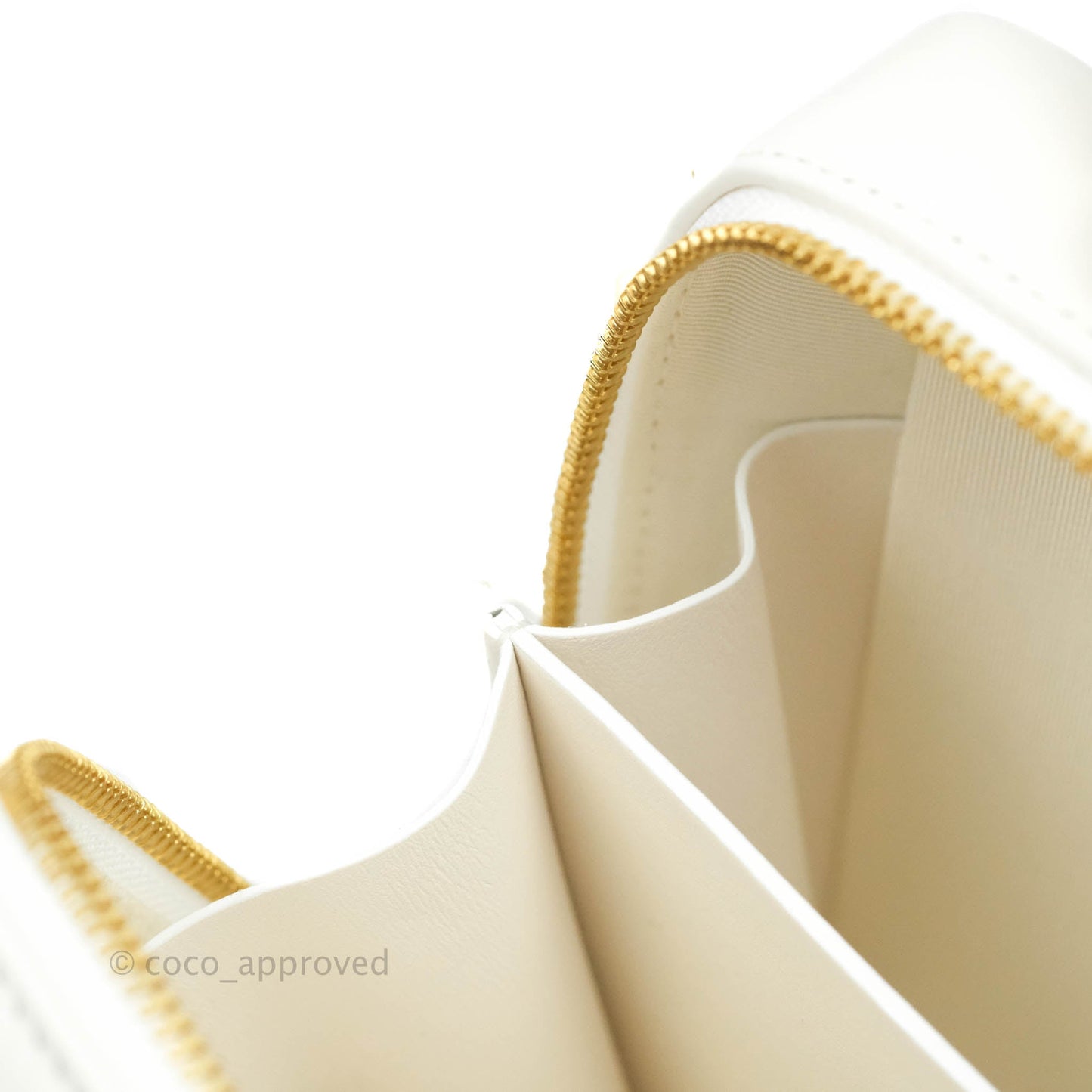 Chanel Circular Handle Zip Around Vanity Case White Calfskin Gold Hardware 20S