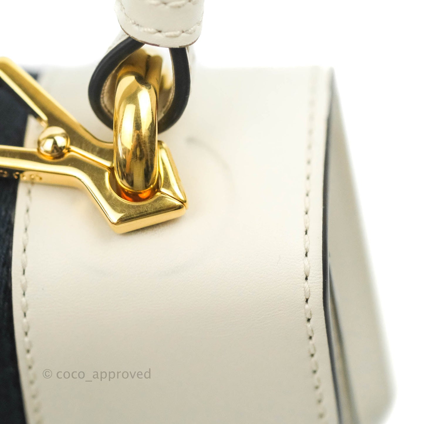 Gucci Mini Sylvie Top Handle White Calfskin Shoulder Bag⁣ ⁣⁣⁣⁣⁣⁣⁣⁣⁣⁣⁣⁣⁣⁣⁣⁣With Strap