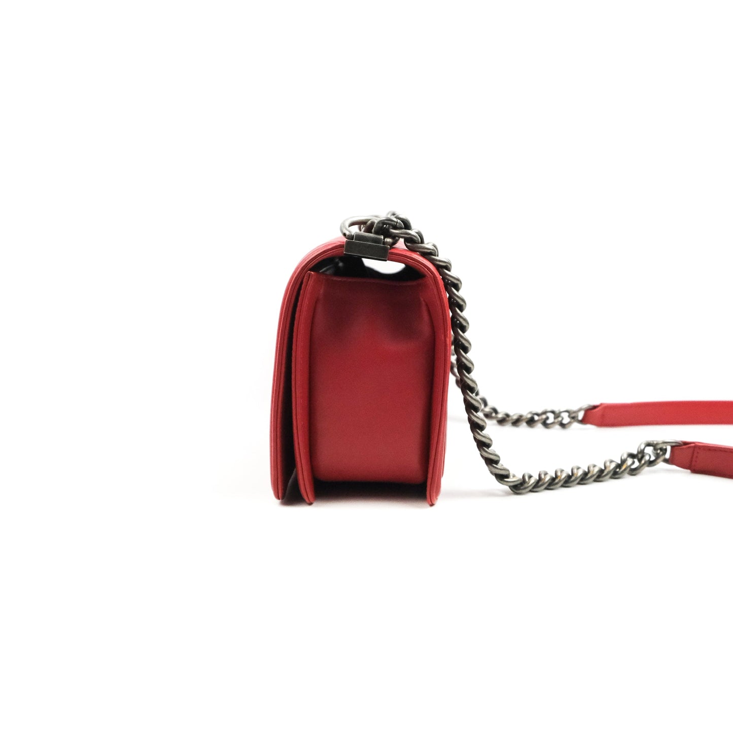 Chanel Medium Boy Chevron Red Calfskin Ruthenium Hardware
