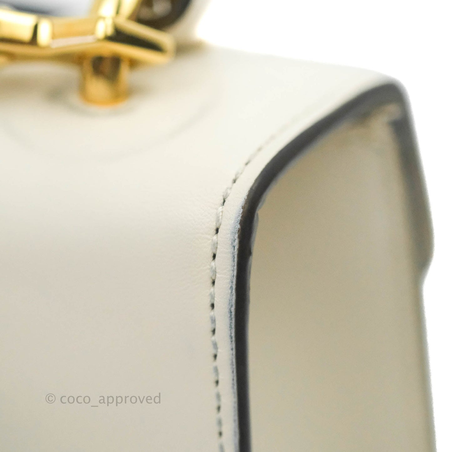 Gucci Mini Sylvie Top Handle White Calfskin Shoulder Bag⁣ ⁣⁣⁣⁣⁣⁣⁣⁣⁣⁣⁣⁣⁣⁣⁣⁣With Strap