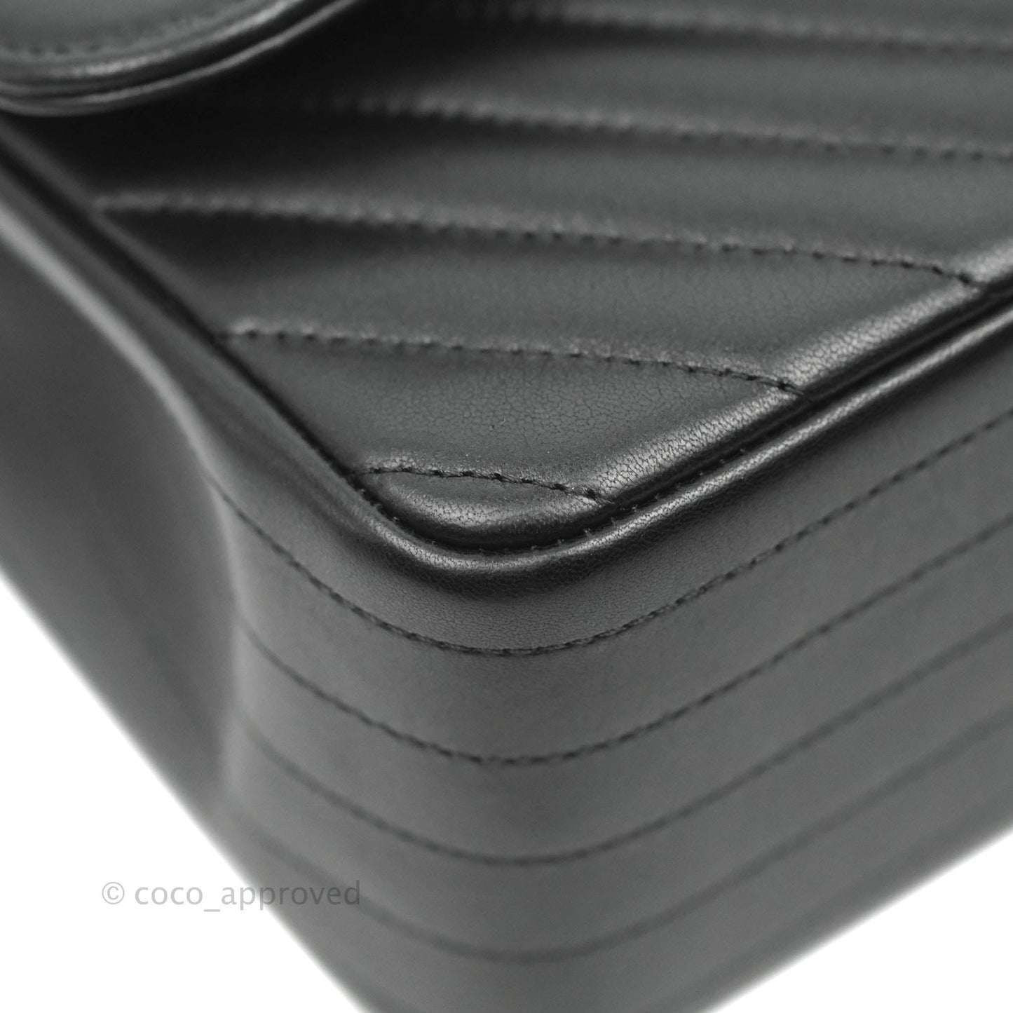 Chanel Jumbo Chevron Double Flap Black Lambskin Gold Hardware⁣⁣