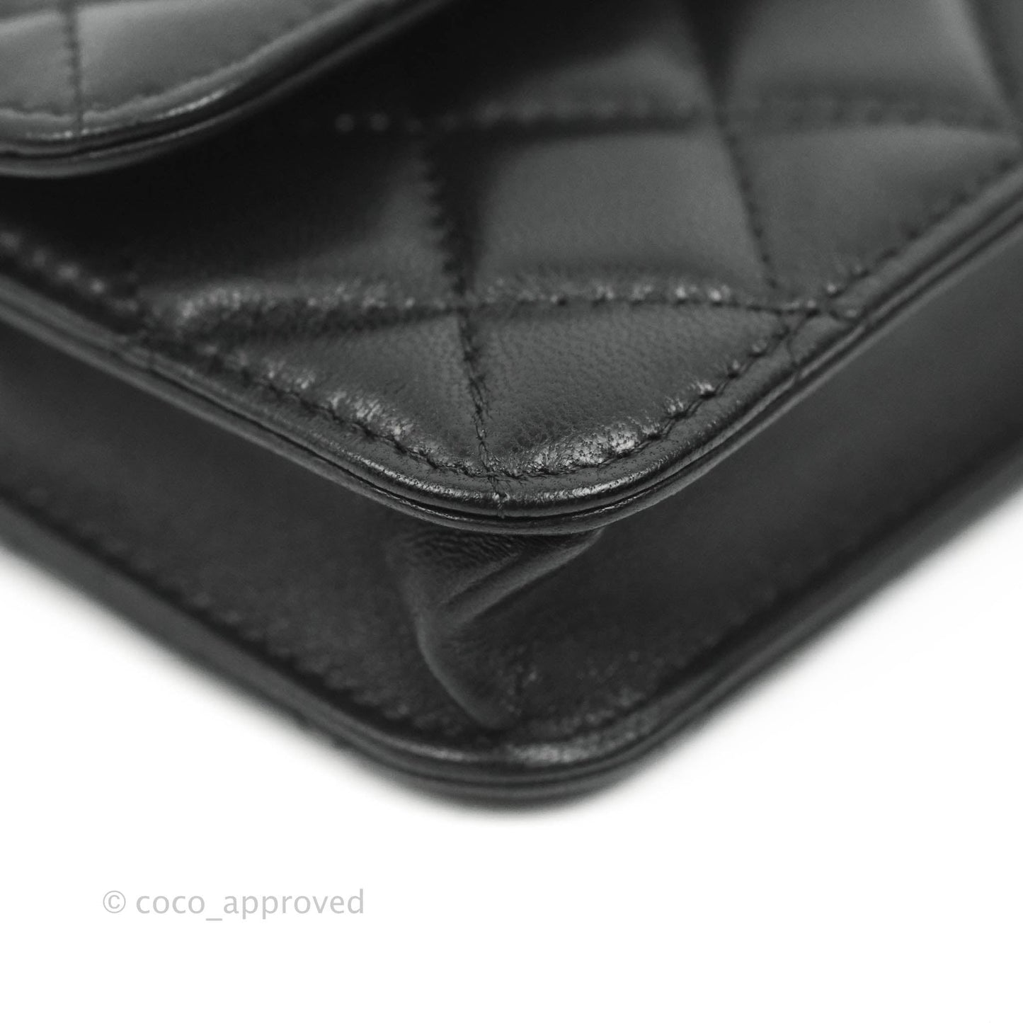 Chanel Pearl Crush Card Holder Black Lambskin Aged Gold Hardware