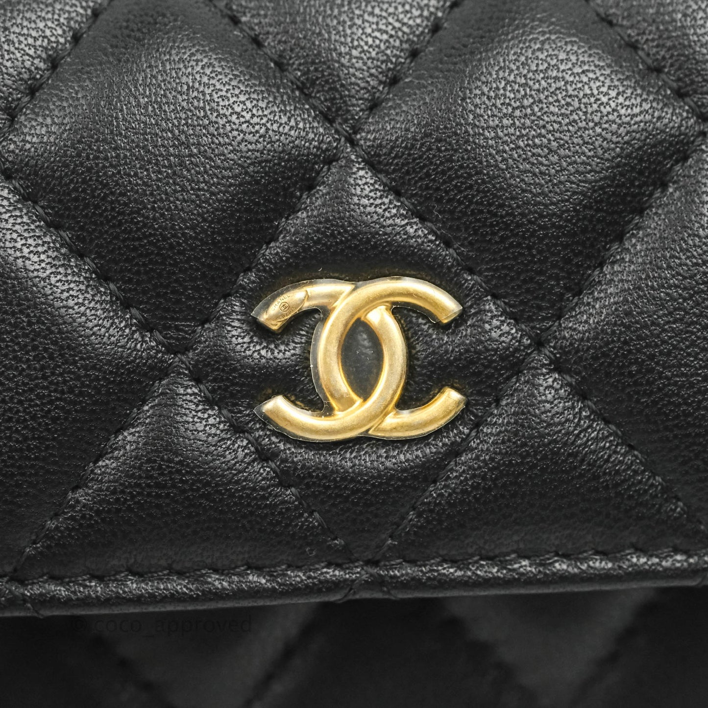 Chanel Pearl Crush Card Holder Black Lambskin Aged Gold Hardware