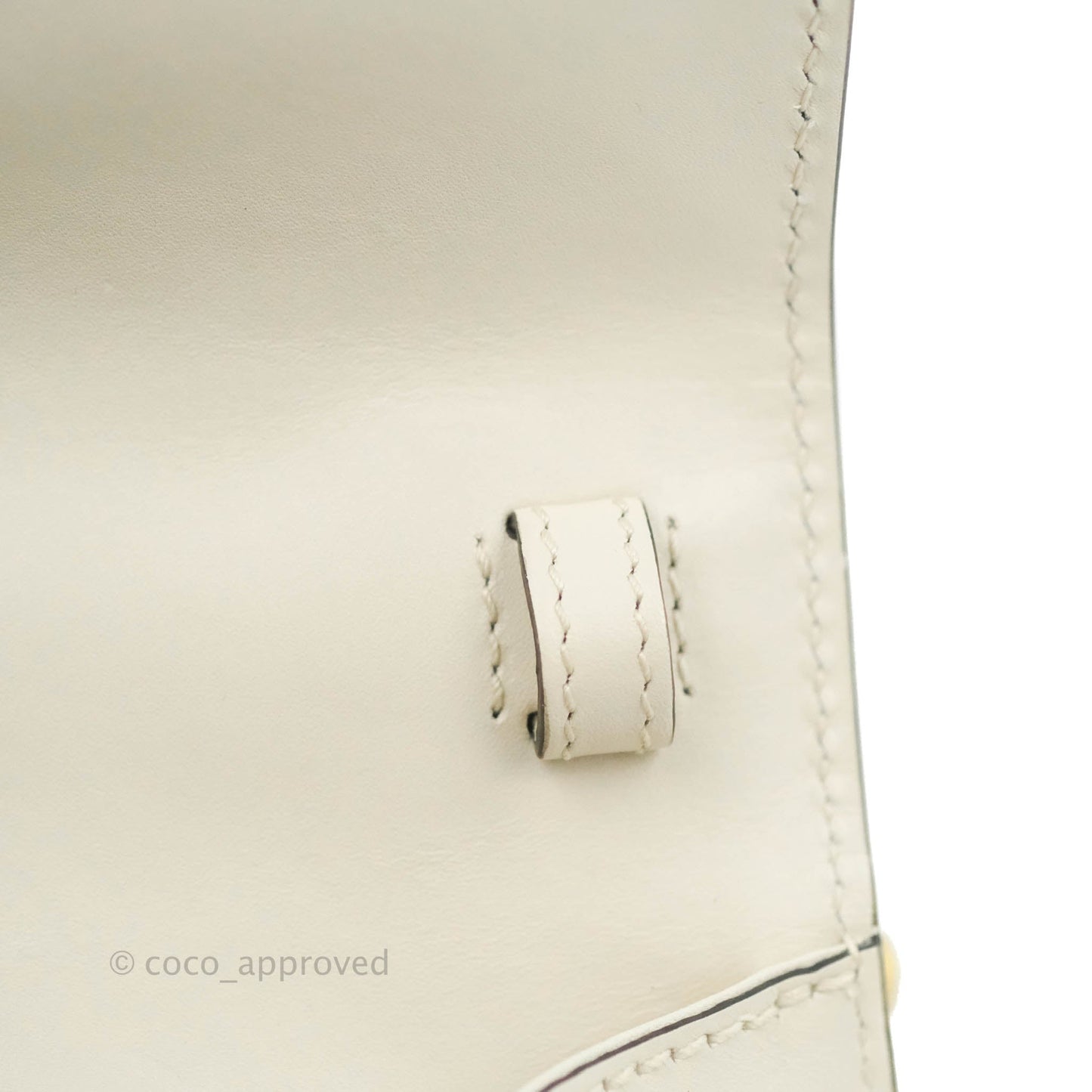 Gucci Mini Sylvie Top Handle White Calfskin Shoulder Bag⁣ ⁣⁣⁣⁣⁣⁣⁣⁣⁣⁣⁣⁣⁣⁣⁣⁣With Strap