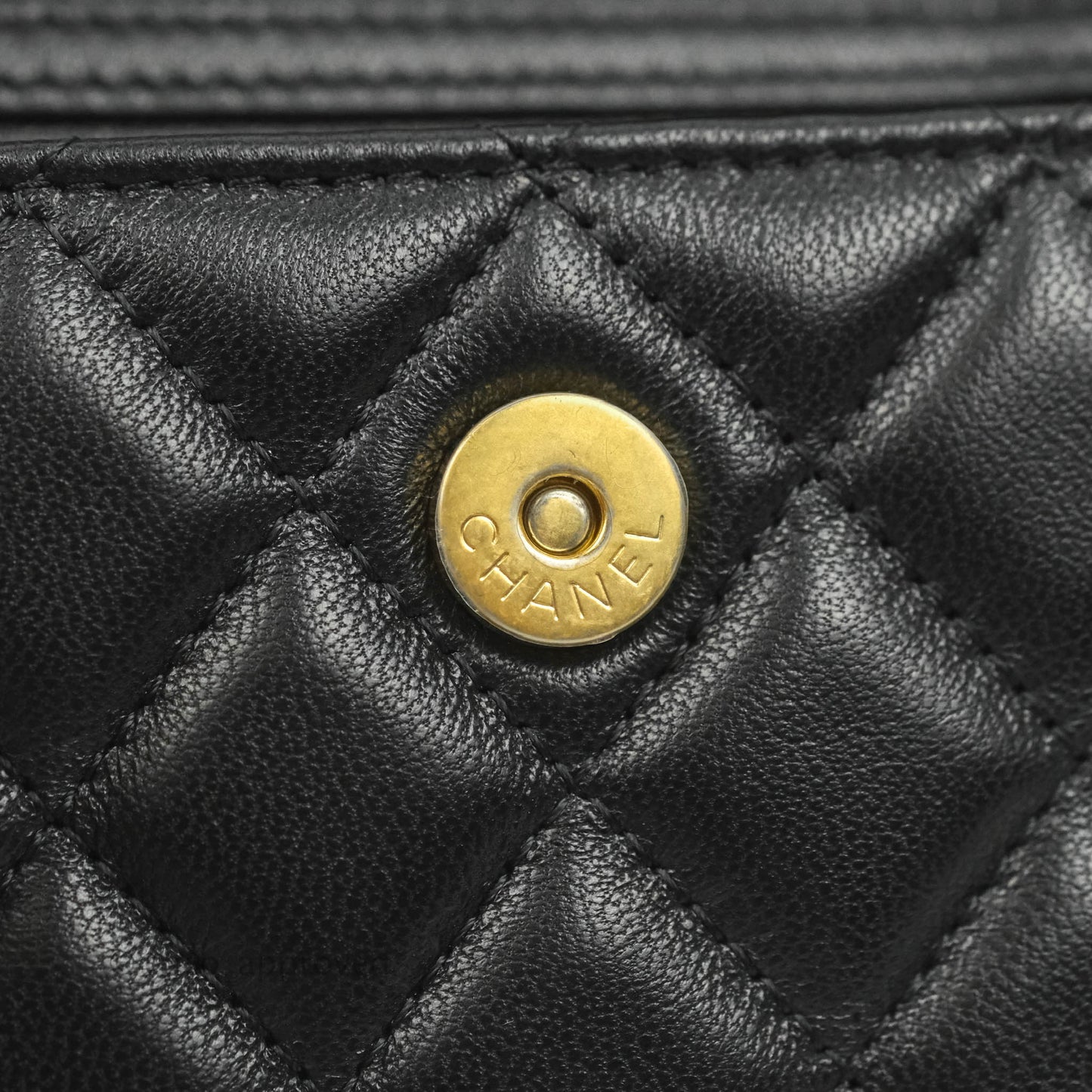 Chanel Pearl Crush Card Holder Black Lambskin Aged Gold Hardware