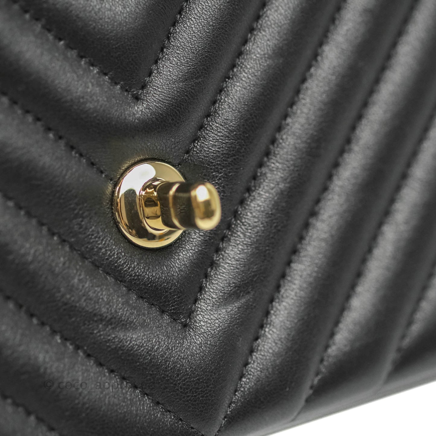 Chanel Jumbo Chevron Double Flap Black Lambskin Gold Hardware⁣⁣