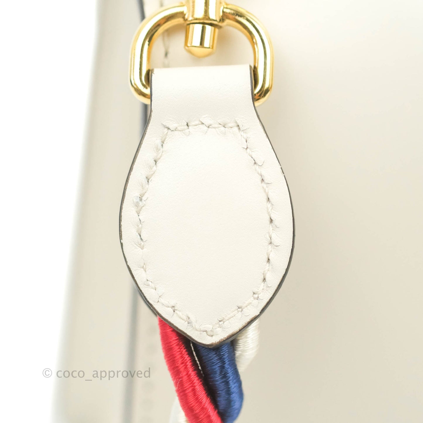 Gucci Mini Sylvie Top Handle White Calfskin Shoulder Bag⁣ ⁣⁣⁣⁣⁣⁣⁣⁣⁣⁣⁣⁣⁣⁣⁣⁣With Strap